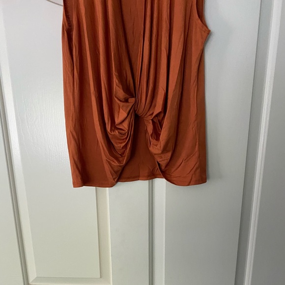 Twist open front top - Picture 3 of 5